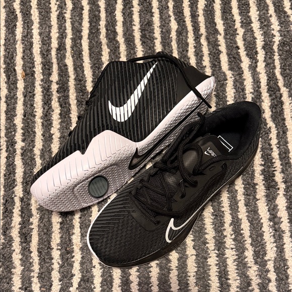 Women’s Nike Vapor 11 Tennis Court Shoes - Picture 6 of 9